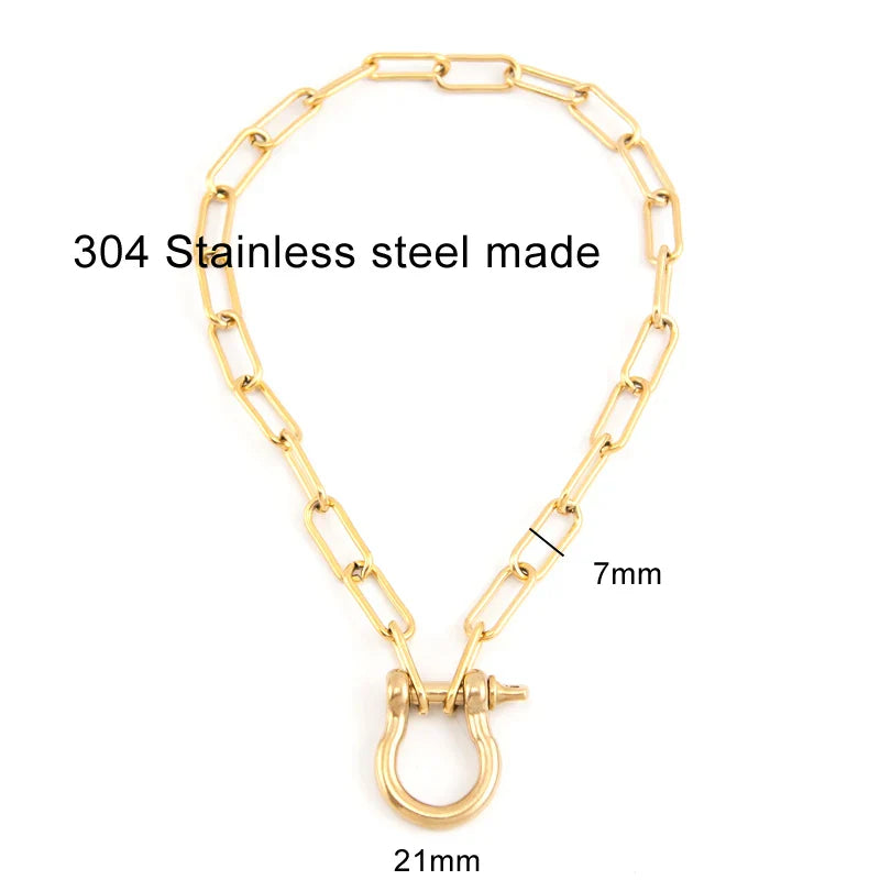 Horseshoe shaped necklace