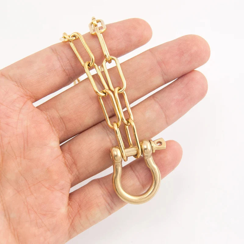 Horseshoe shaped necklace