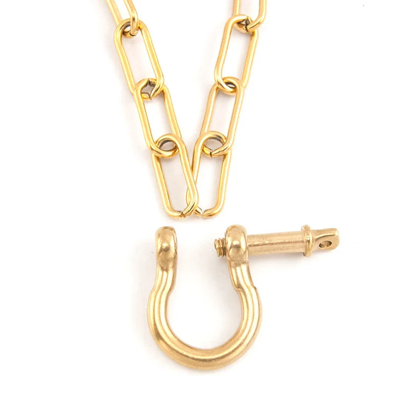 Horseshoe shaped necklace
