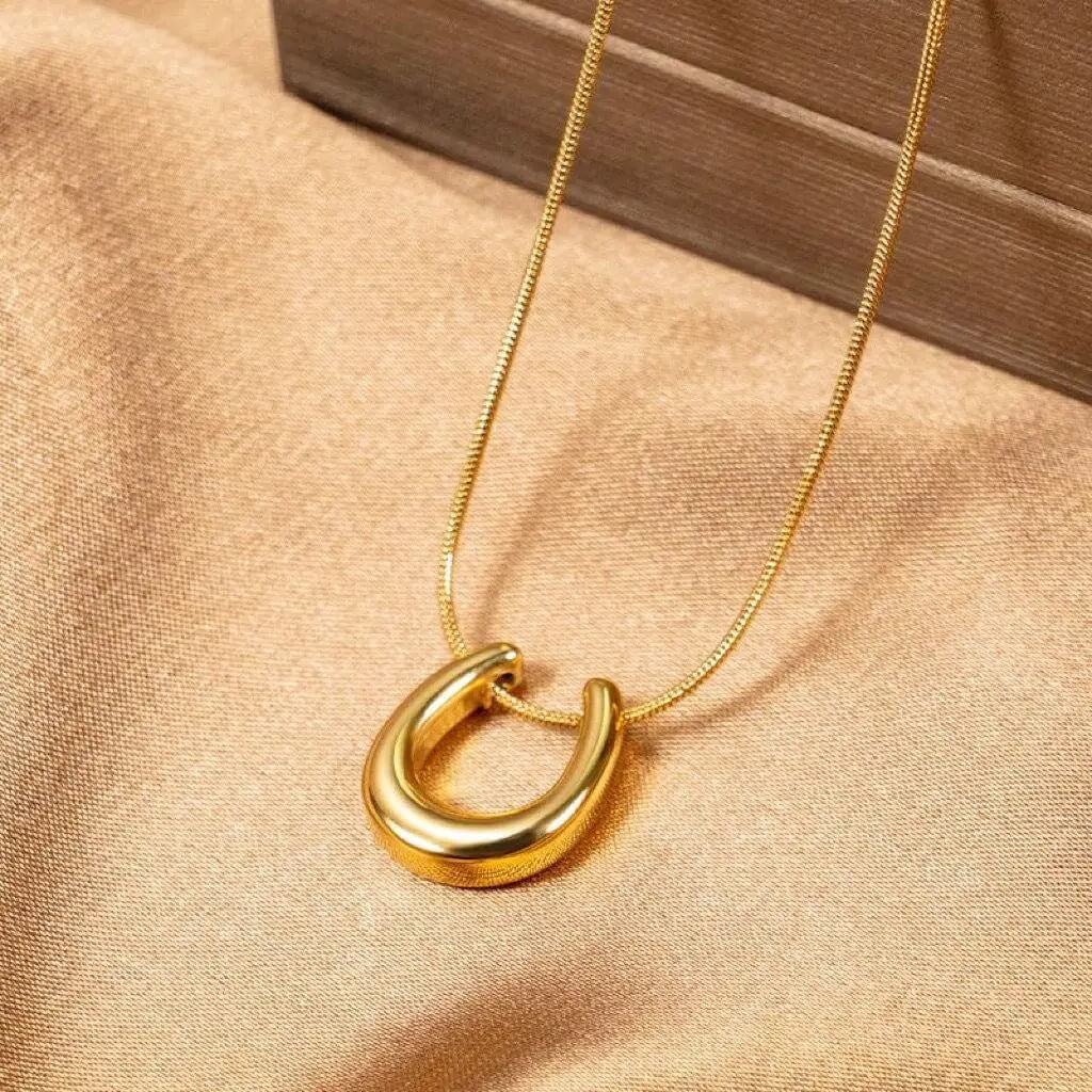 Horseshoe jewelry gold