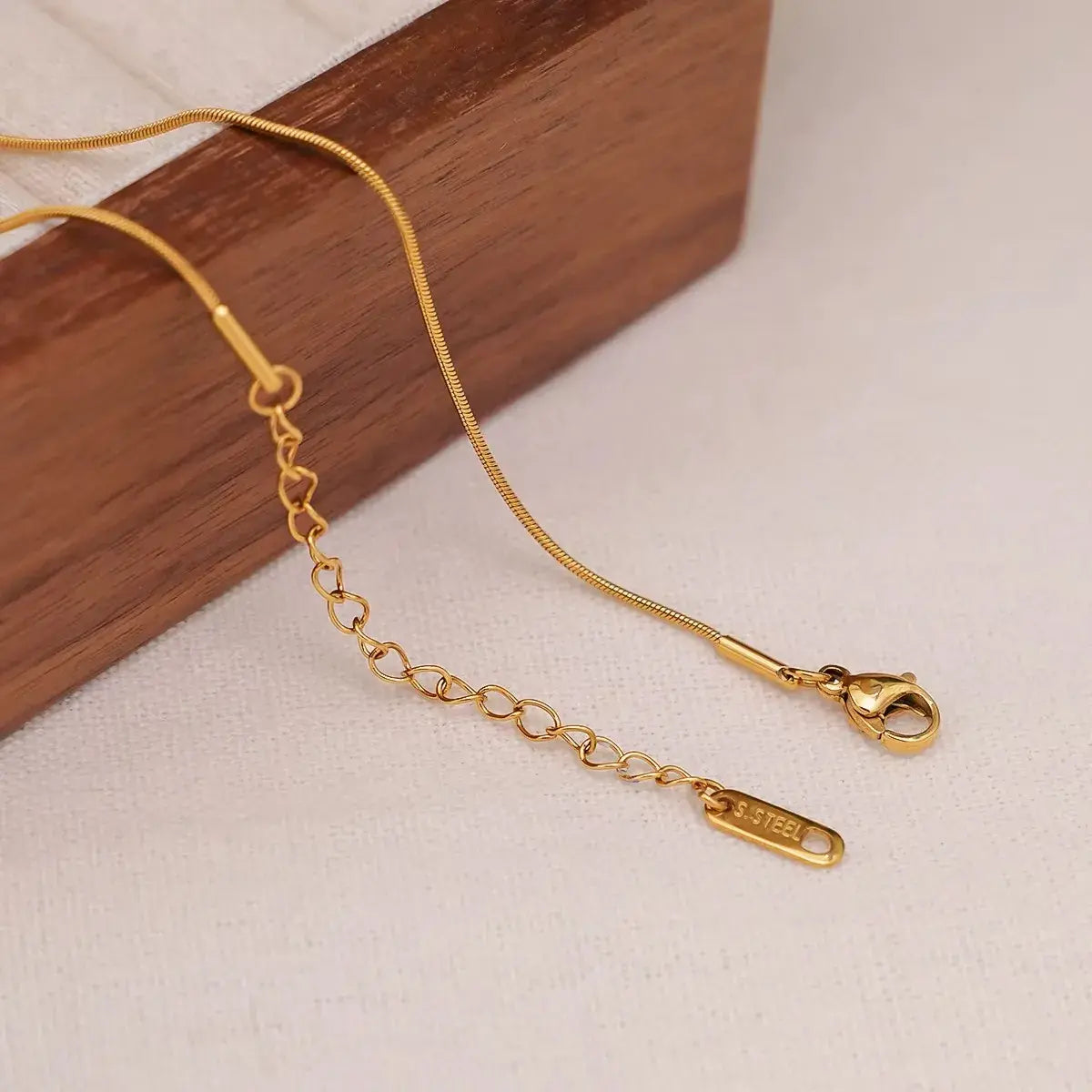 Horseshoe jewelry gold
