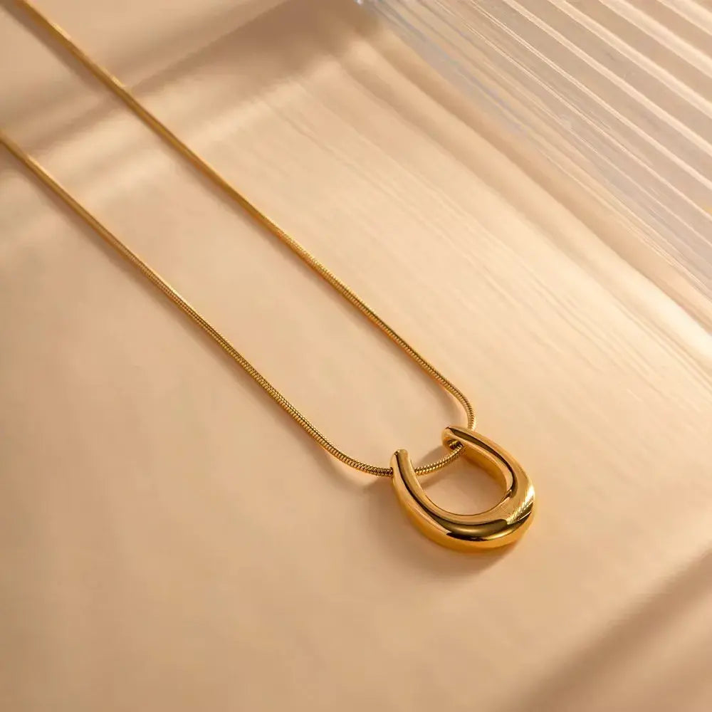 Horseshoe jewelry gold