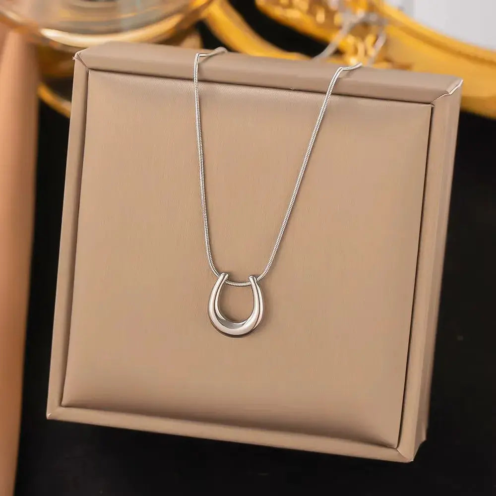 Horseshoe jewelry gold
