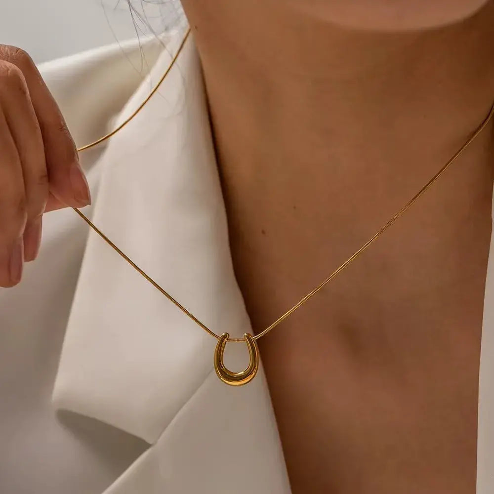 Horseshoe jewelry gold