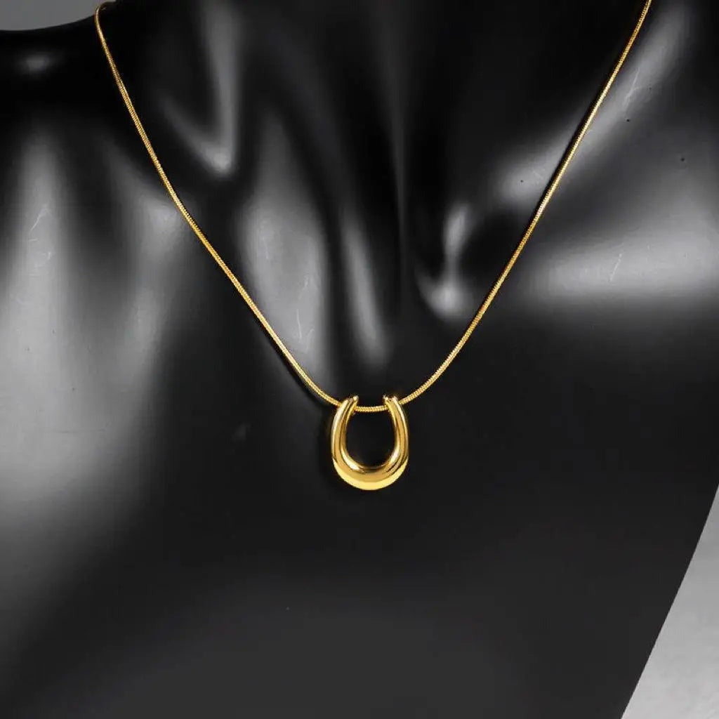 Horseshoe jewelry gold