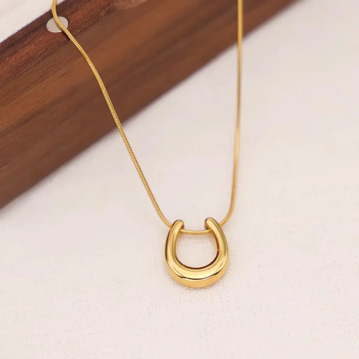 Horseshoe jewelry gold