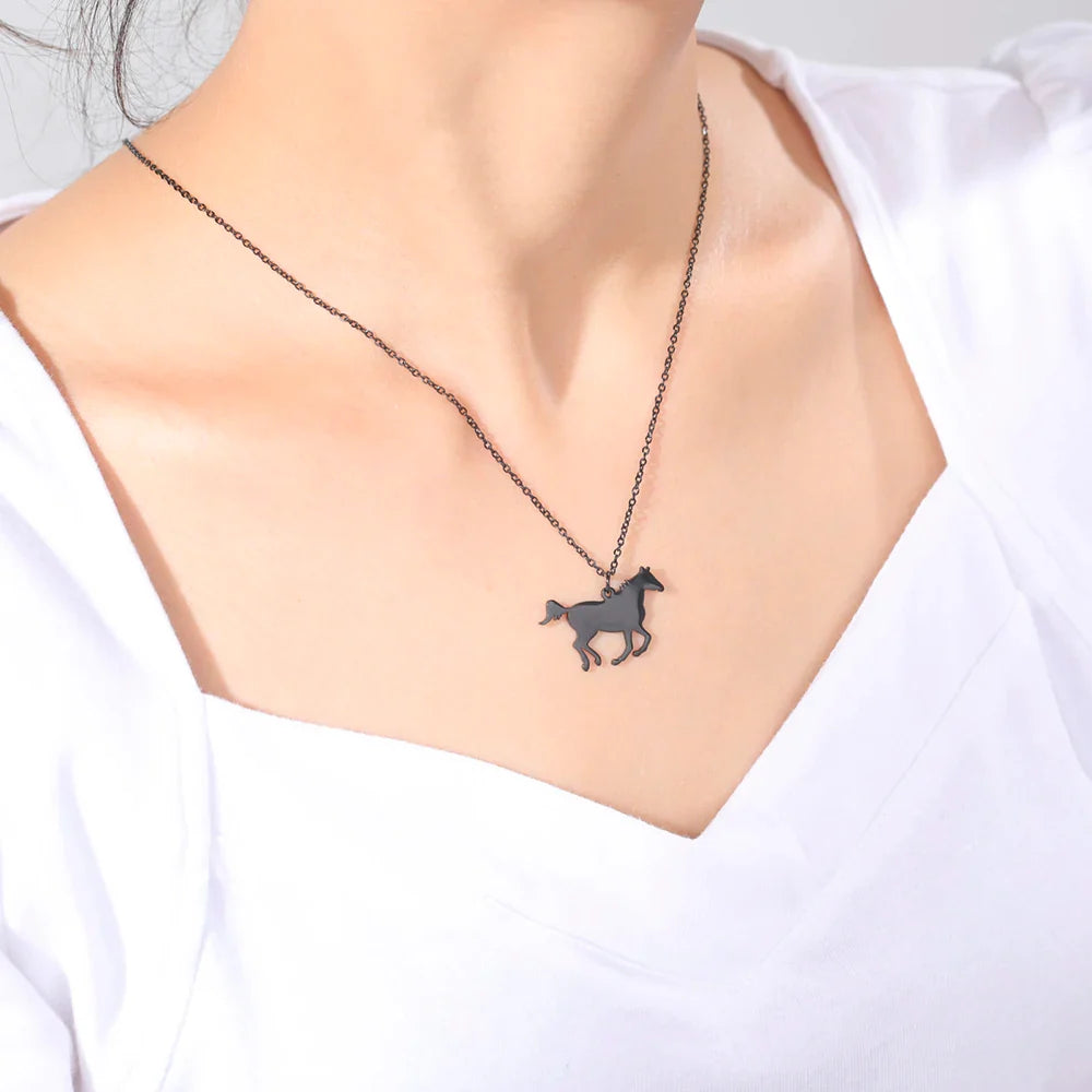 Horse racing necklace