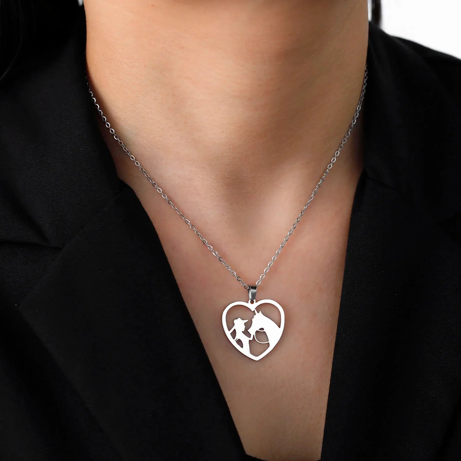 Horse choker necklace