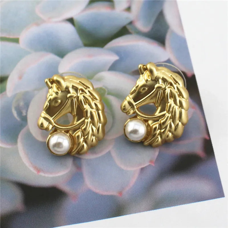 Brooch horse