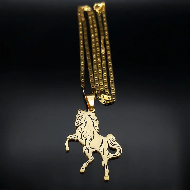Horse jumping necklace
