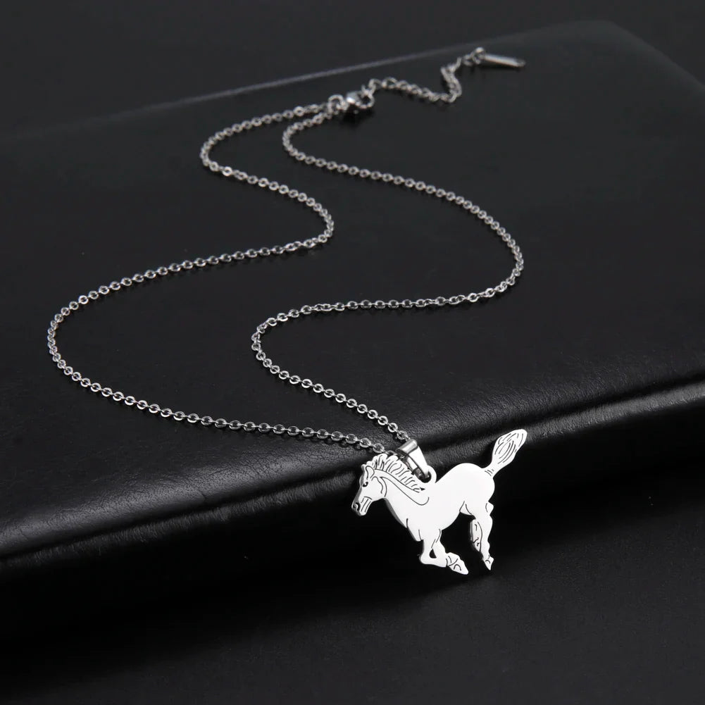 Horse racing necklace