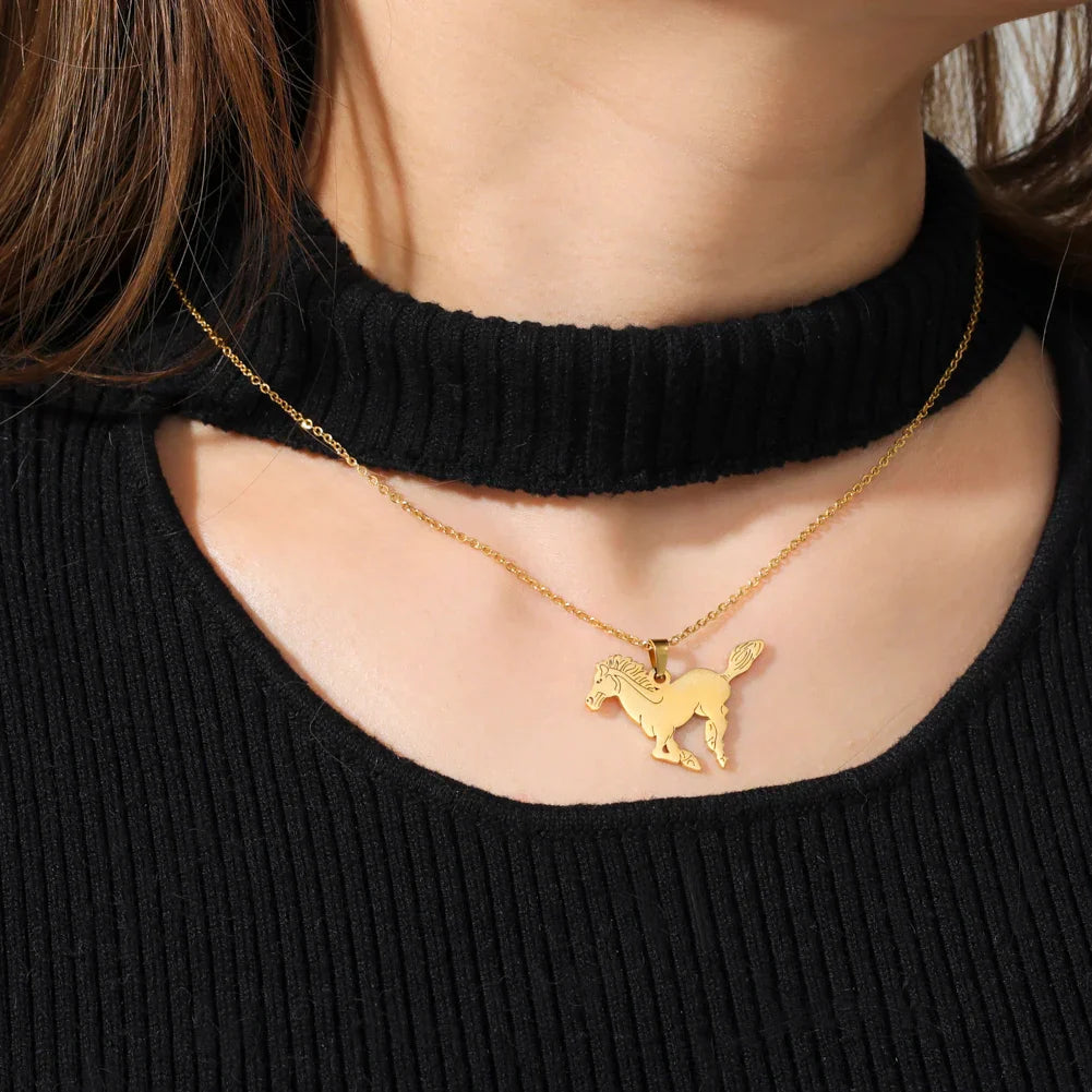 Horse racing necklace