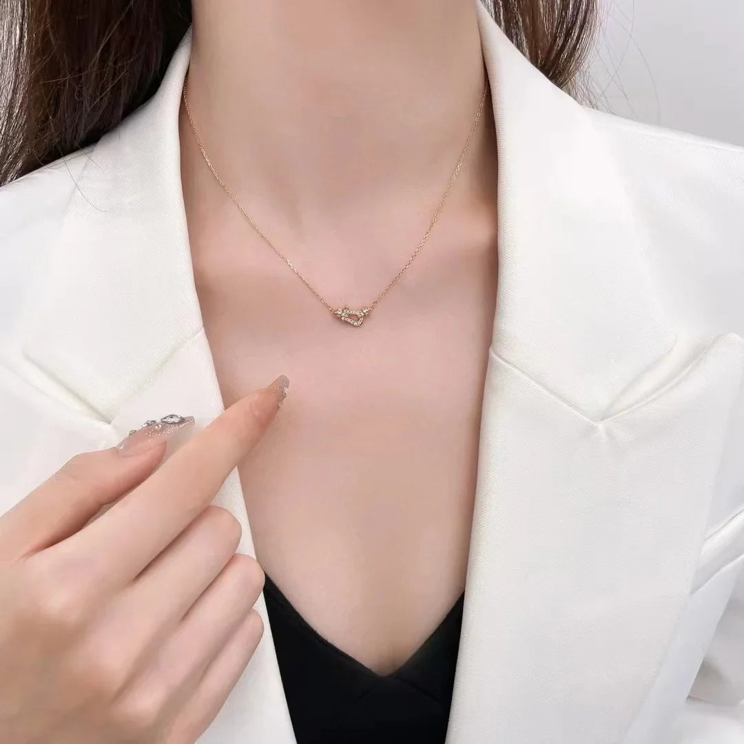 Delicate horseshoe necklace