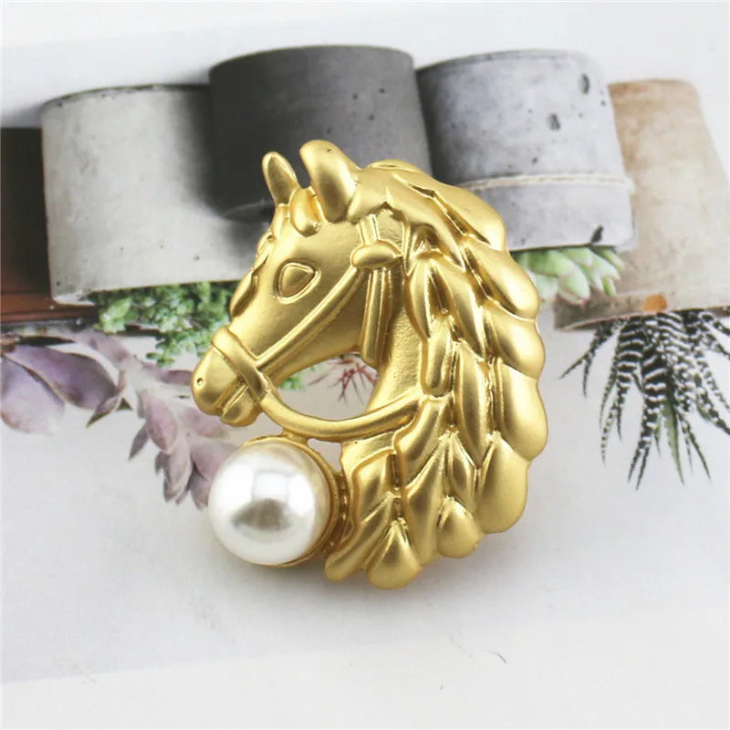 Brooch horse