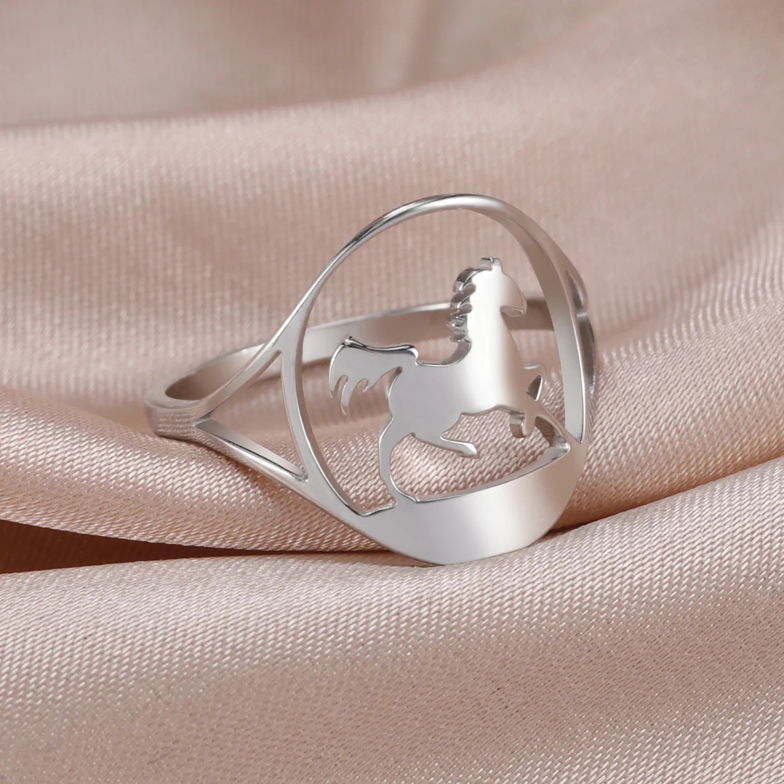 Engagement ring horse