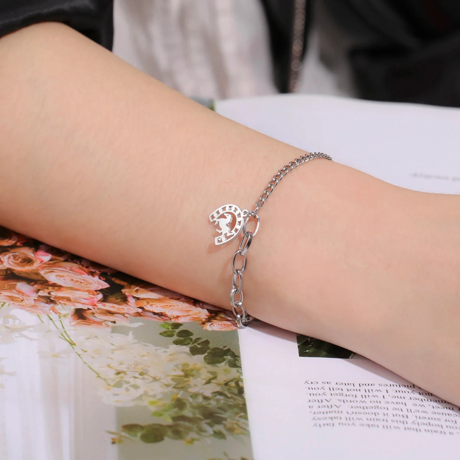 Bracelet with horse