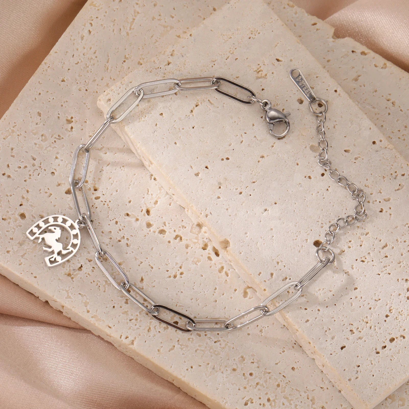 Bracelet with horse