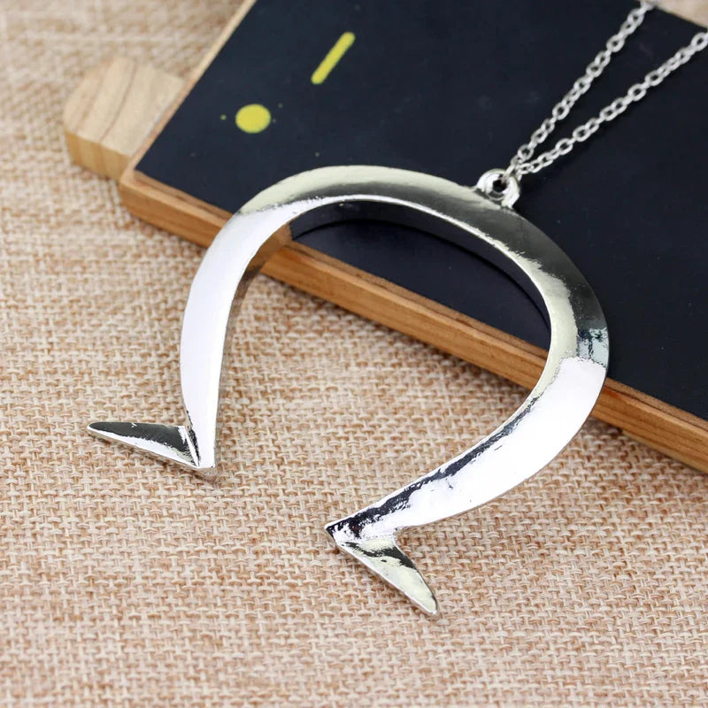 Horseshoe chain necklace