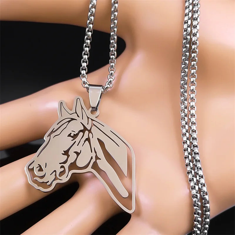 Horse head pendant necklace
