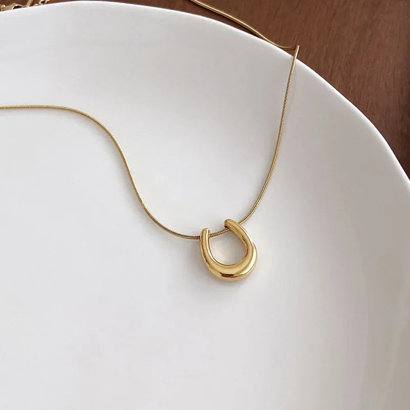 Horseshoe jewelry gold