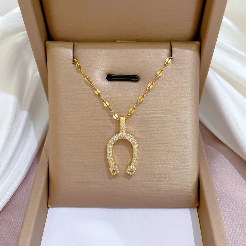 Mini horseshoe necklace