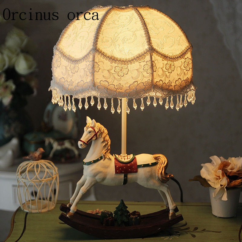 Vintage-carousel-horse-lamp