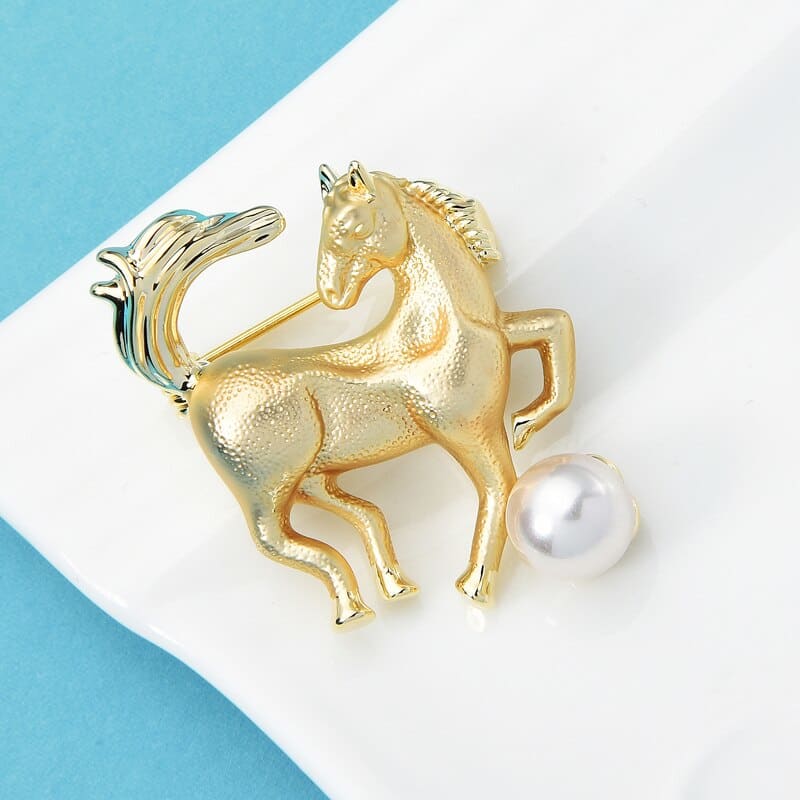 Gold horse brooch and pearls for horses - Dream Horse