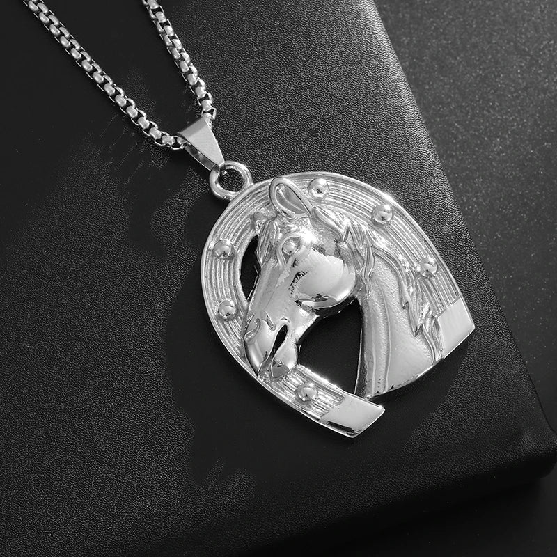 Pendant horse