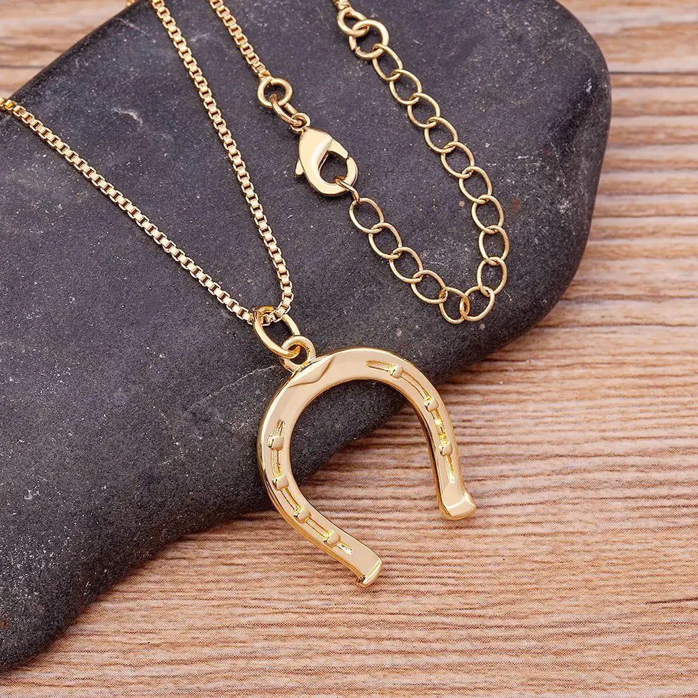 Small horseshoe pendant