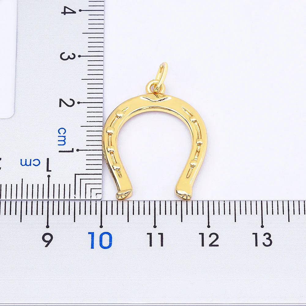 Small horseshoe pendant