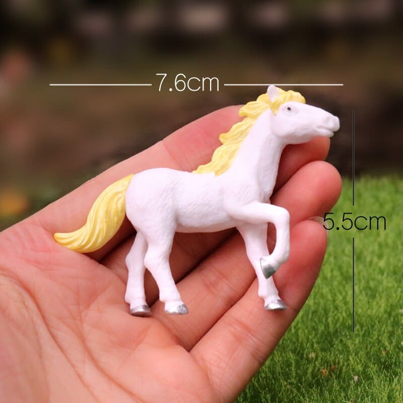 Horse of a different color figurines - Dream Horse